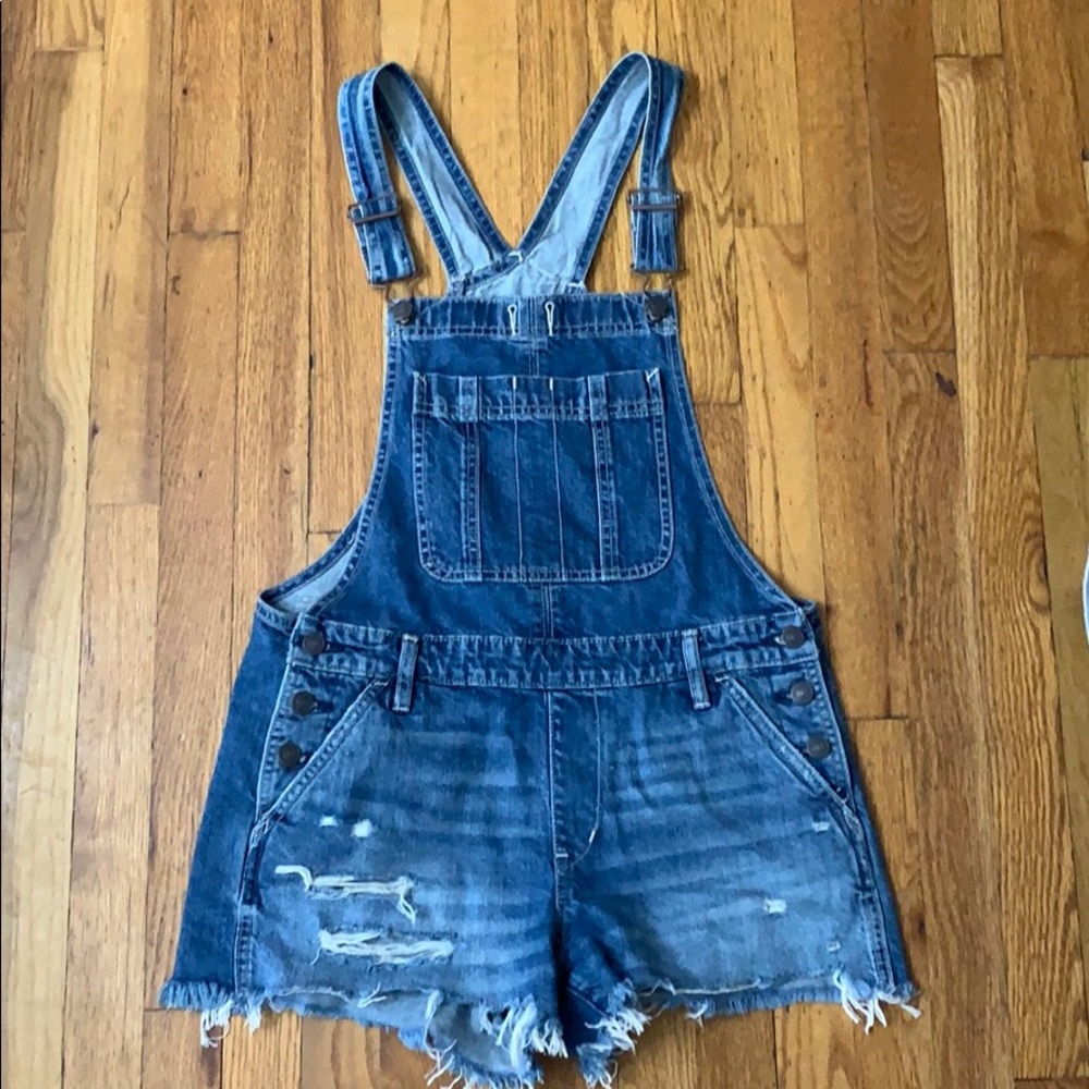 Abercrombie & Fitch distressed shortalls